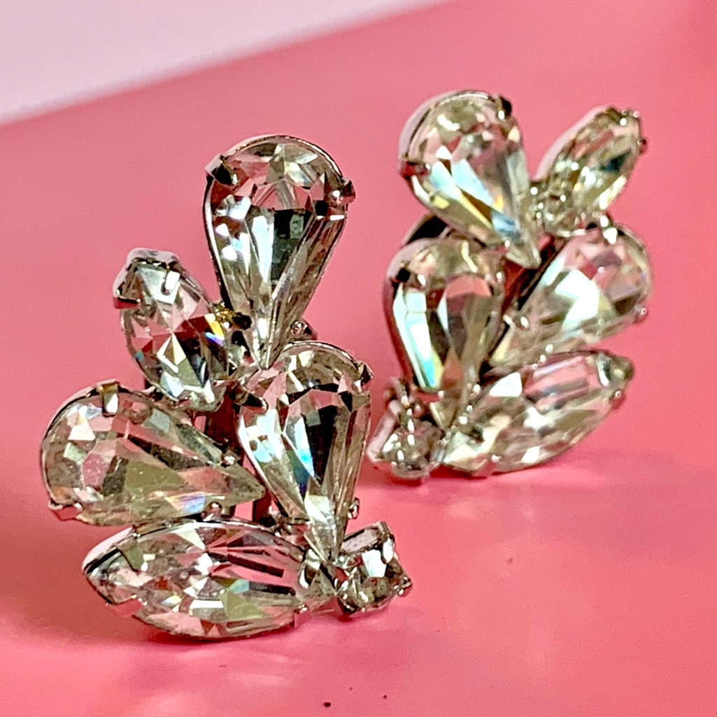 Vintage Weiss Clear Pear Cut Rhinestone Silver Tone Clip Earrings 27$
